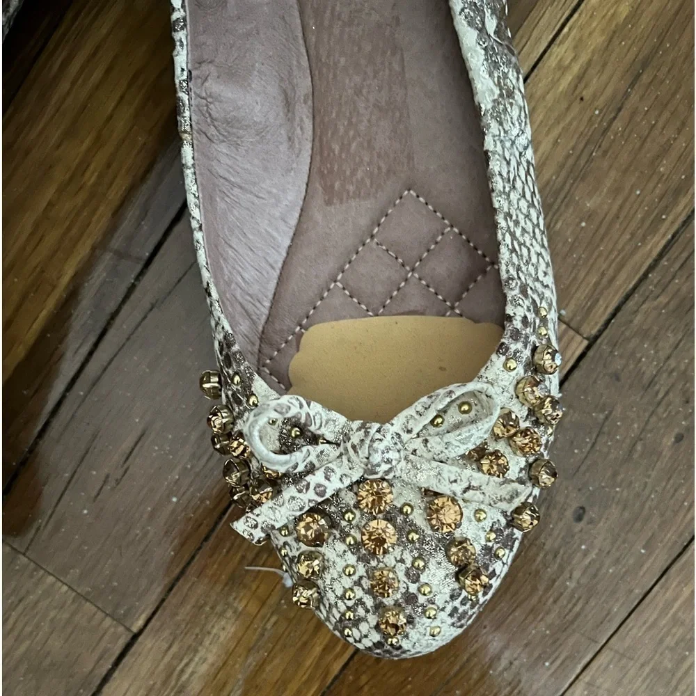 Vince Camuto Snake Skin Gold Embellished flats Size 7